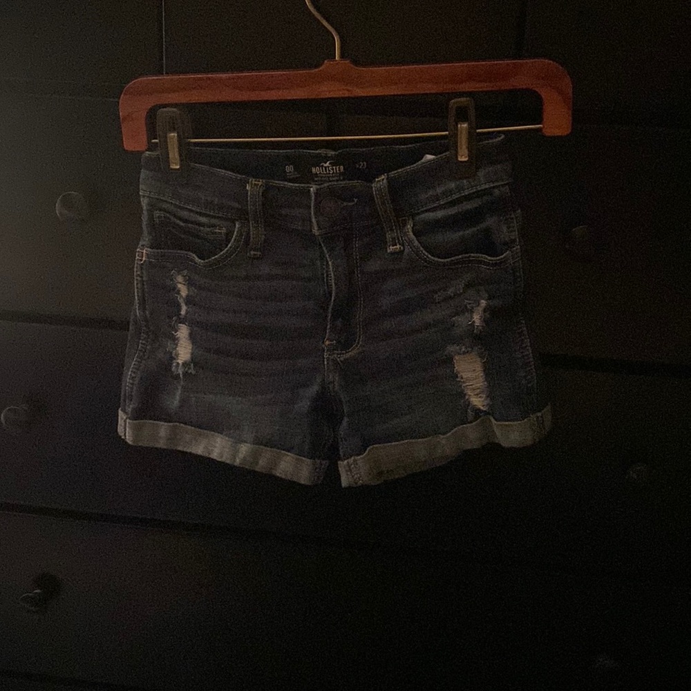 Hollister blue lightly ripped jean shorts blue mid rise size 00